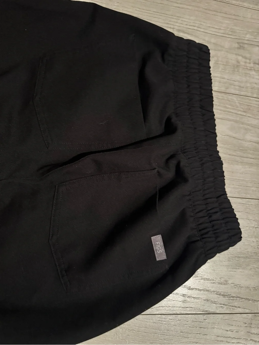 Figs Women’s Black Elastic-Waist Joggers